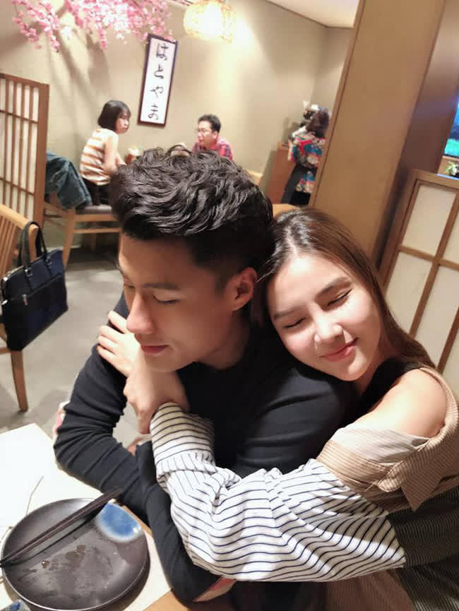 Chân dài 1m78 mặc thị phi lấy chàng cầu thủ đào hoa, 7 năm chung sống hạnh phúc, liên tục tậu biệt thự, xe sang - Ảnh 4.