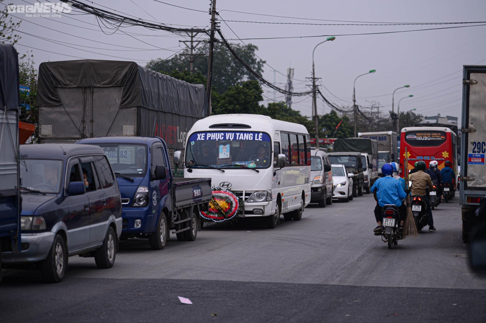 Tài xế xin nghỉ việc, ăn chực nằm chờ xếp lốt đăng kiểm xe - Ảnh 11.