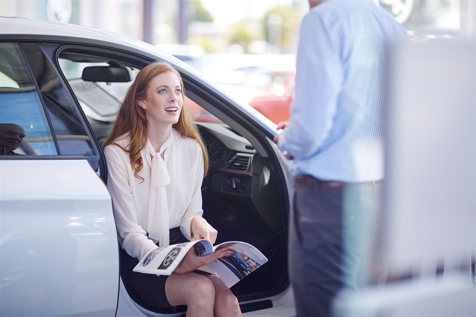 Không phải siêu xe, 61% người giàu lựa chọn 3 thương hiệu ô tô này: Tư duy khác biệt lý giải vì sao họ trở nên giàu có - Ảnh 1. Không phải siêu xe, 61% người giàu lựa chọn 3 thương hiệu ô tô này: Tư duy khác biệt lý giải vì sao họ trở nên giàu có - Ảnh 1.