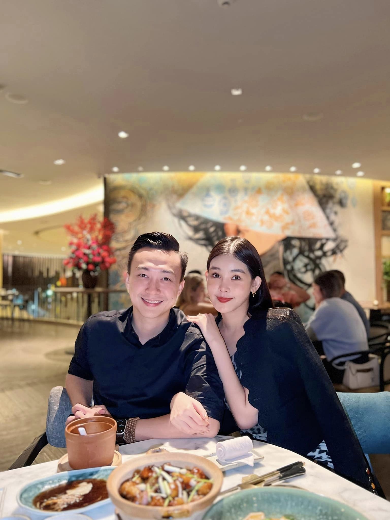 Nữ giảng viên trẻ nhất ĐH Hoa Sen lên giảng đường dát đồ hiệu lên đến cả tỷ đồng: Danh tính khiến nhiều người ngỡ ngàng! - Ảnh 15.