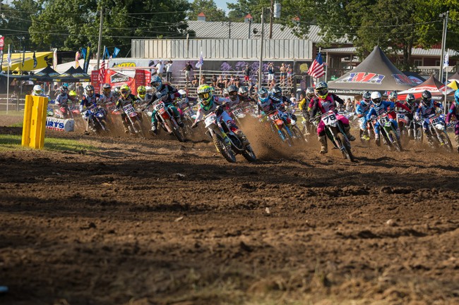 Nữ hoàng nhạc đồng quê kiêm mẹ đẻ giải đua mô tô địa hình nghiệp dư danh giá nhất thế giới - Ảnh 2. Nữ hoàng nhạc đồng quê kiêm mẹ đẻ giải đua mô tô địa hình nghiệp dư danh giá nhất thế giới - Ảnh 2.