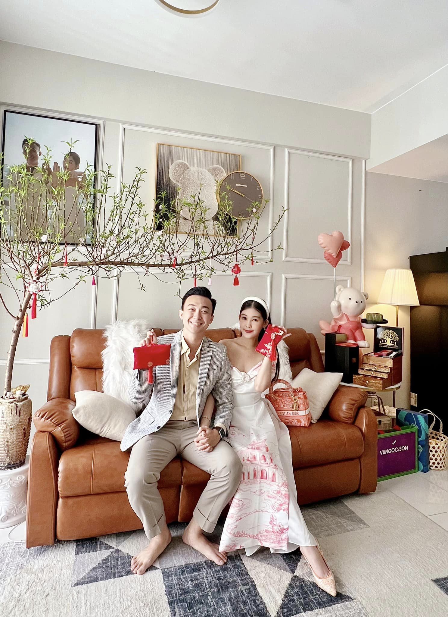 Nữ giảng viên trẻ nhất ĐH Hoa Sen lên giảng đường dát đồ hiệu lên đến cả tỷ đồng: Danh tính khiến nhiều người ngỡ ngàng! - Ảnh 14.