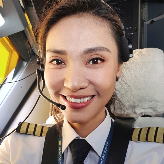 Nữ cơ trưởng xinh đẹp và hành trình cùng ‘chim sắt’ chinh phục bầu trời - Ảnh 1.