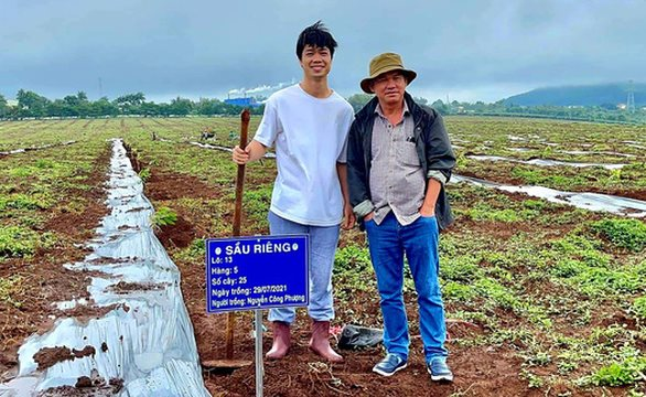 Người dân đổ xô chặt cà phê, hồ tiêu để trồng sầu riêng trong khi một ông bầu đã sở hữu 1.000ha đất trồng - giá lên chỉ việc thu lãi - Ảnh 3.