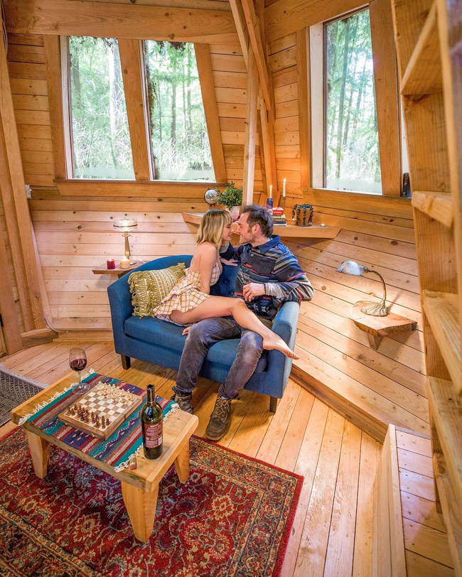 Bỏ việc, vợ chồng trẻ vào rừng ‘nuôi dưỡng tâm hồn’: Xây nhà gỗ 8m2, sống ‘lộ thiên’ nhưng đổi lại 1 điều quý báu hơn cả - Ảnh 7. Bỏ việc, vợ chồng trẻ vào rừng ‘nuôi dưỡng tâm hồn’: Xây nhà gỗ 8m2, sống ‘lộ thiên’ nhưng đổi lại 1 điều quý báu hơn cả - Ảnh 7.