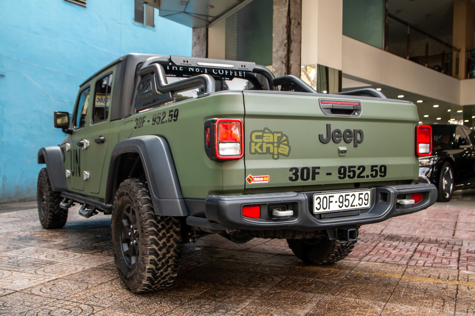 Ông Đặng Lê Nguyên Vũ tự lái gần 700km Đắk Lắk - TP.HCM bằng bán tải 4 tỷ: ‘Không mệt vì xe chạy rất êm’ - Ảnh 4.