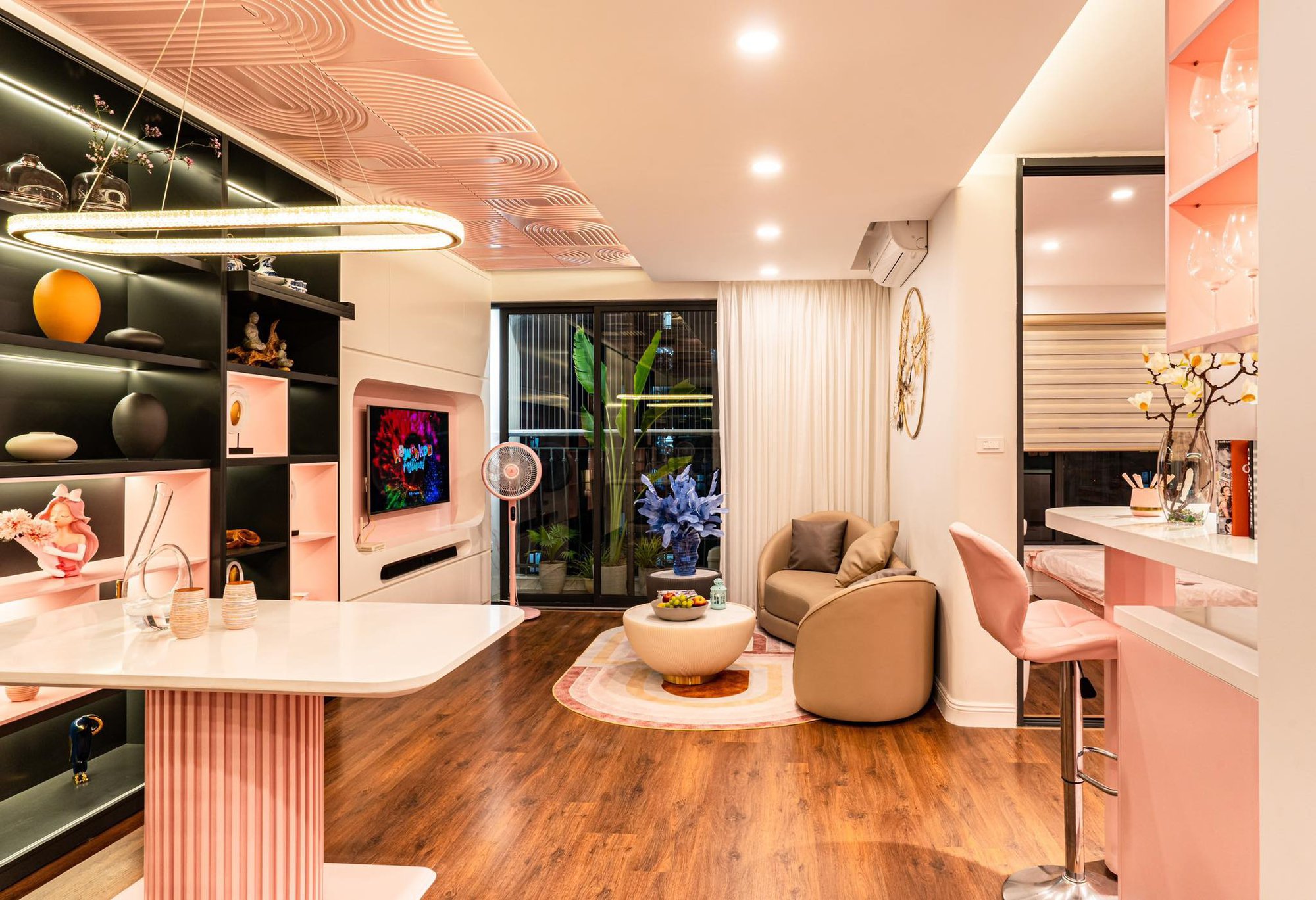 Căn hộ được thiết kế từ cảm hứng tình yêu gia đình của đôi vợ chồng trẻ ở Hà Nội - Ảnh 1.