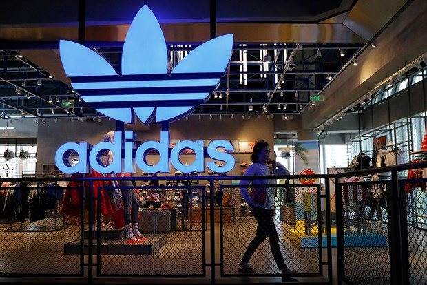 Gánh nặng  “tỷ đô” từ núi giày chất đống trong kho, Adidas loay hoay tìm lối thoát - Ảnh 1.