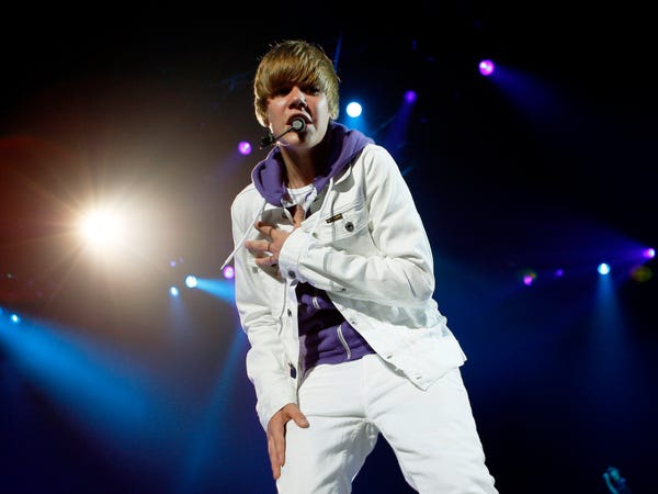 How does Justin Bieber spend his 7.1 trillion VND fortune and feel lonely? - Photo 2.