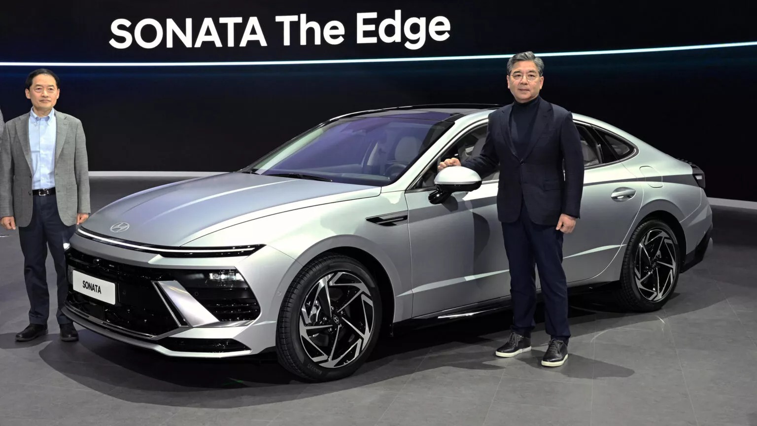 Trọn bộ ảnh Hyundai Sonata 2024 lần đầu trưng bày, hãng công bố động cơ nhưng lại giấu thông số quan trọng - Ảnh 2.