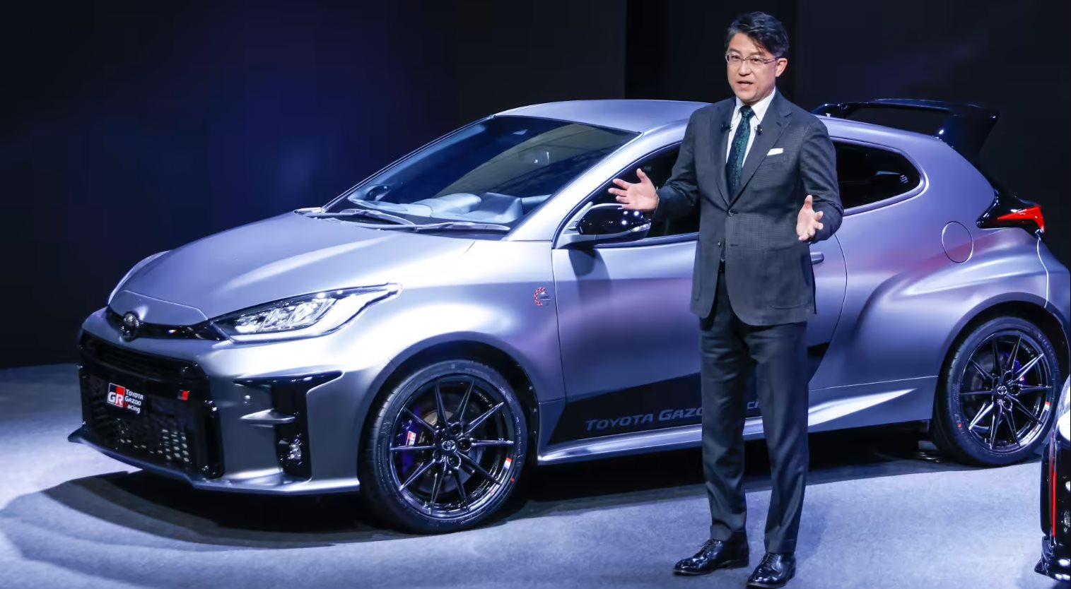 Chuẩn bị lèo lái 'con thuyền' Toyota, CEO mới thề sẽ 'nghiêm túc' với xe điện - Ảnh 1.