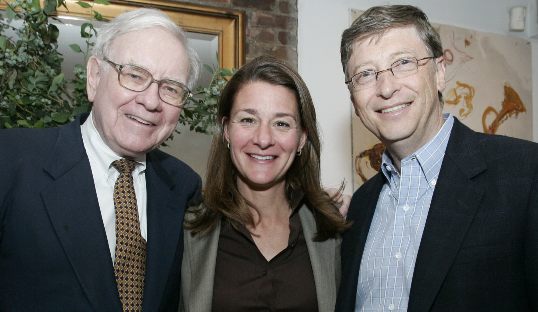 Warren Buffett &quot;lùa gà&quot; bạn thân Bill Gates, định móc ví hơn 8000 tỷ đồng: Nhiều năm sau chính chủ không dám nhắc lại - Ảnh 2.