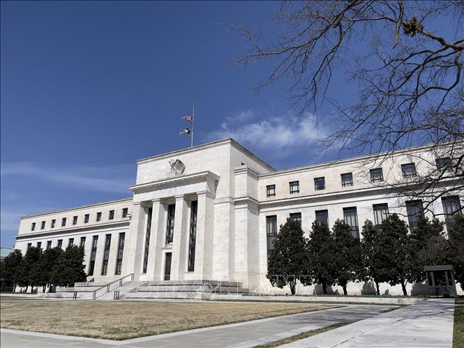 Cú sốc khiến Fed 'rà phanh' lãi suất - Ảnh 3.