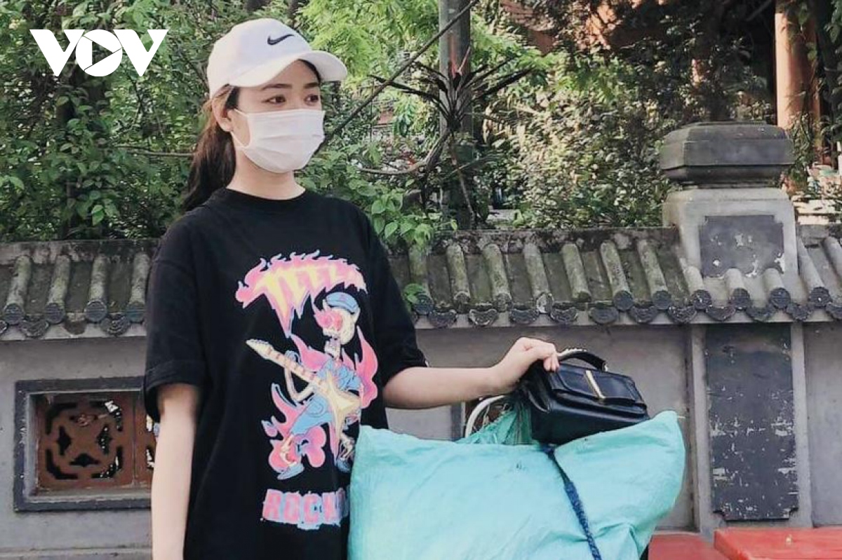 "Thủ phủ" thời trang lớn nhất Hà Nội ế ẩm chưa từng thấy - Ảnh 9. "Thủ phủ" thời trang lớn nhất Hà Nội ế ẩm chưa từng thấy - Ảnh 9.