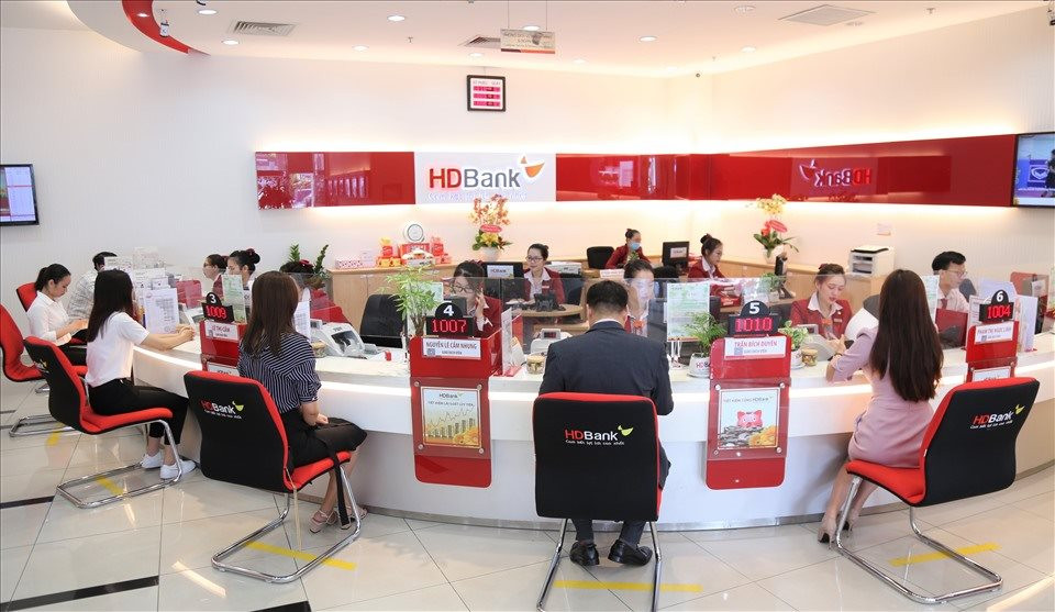Người nhà thành viên HĐQT đăng ký bán cổ phiếu HDB, khối ngoại miệt mài mua vào - Ảnh 1. Người nhà thành viên HĐQT đăng ký bán cổ phiếu HDB, khối ngoại miệt mài mua vào - Ảnh 1.