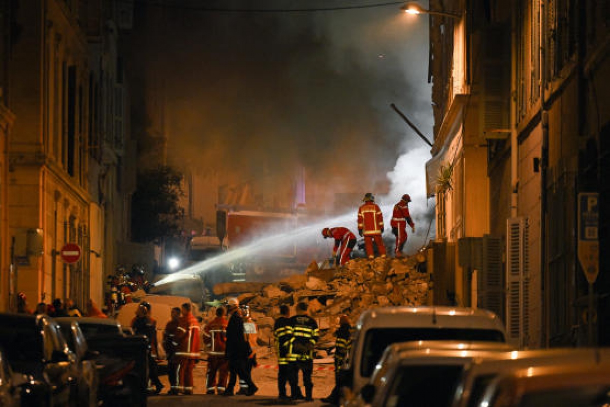 Sập tòa nhà dân cư ở Pháp, 6 người bị thương - Ảnh 1.
