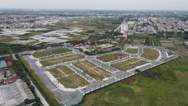 Chủ tịch Hà Nội yêu cầu tháo gỡ định giá đất cho các dự án bất động sản - Ảnh 1.