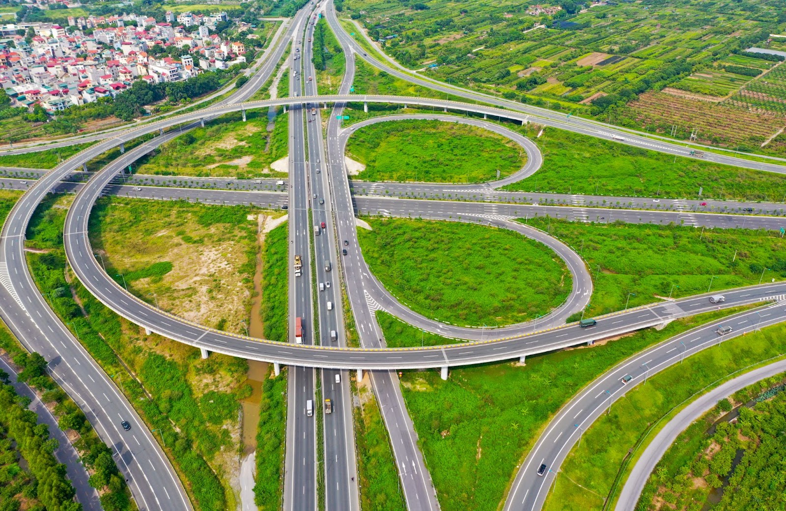 Toàn cảnh tuyến cao tốc 4 tỷ USD giúp đi từ Hà Nội đến Móng Cái trong 3 giờ - Ảnh 1.
