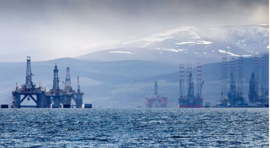 Bị châu Âu cấm vận đường biển, Nga bất ngờ tìm ra phương thức vận chuyển mới “độc lạ” cho dầu thô, chi phí rẻ hơn bộn lần - Ảnh 1.