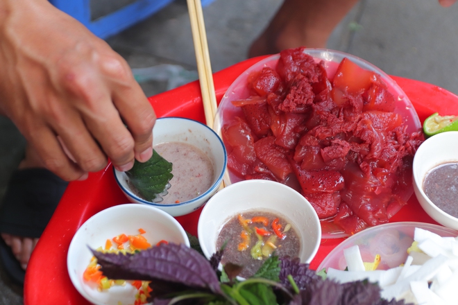 Khách Tây thưởng thức sashimi Việt Nam rồi trầm trồ nhận xét: Nó thực sự ngon, quá ngon! - Ảnh 5.