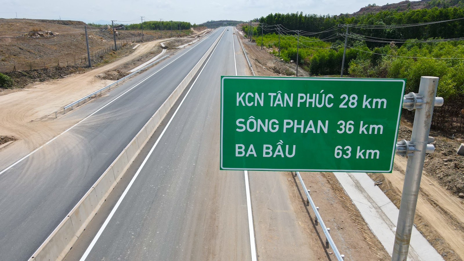 Toàn cảnh cao tốc dài 99 km giúp đi từ TP.HCM đến Phan Thiết trong 2 giờ - Ảnh 3.