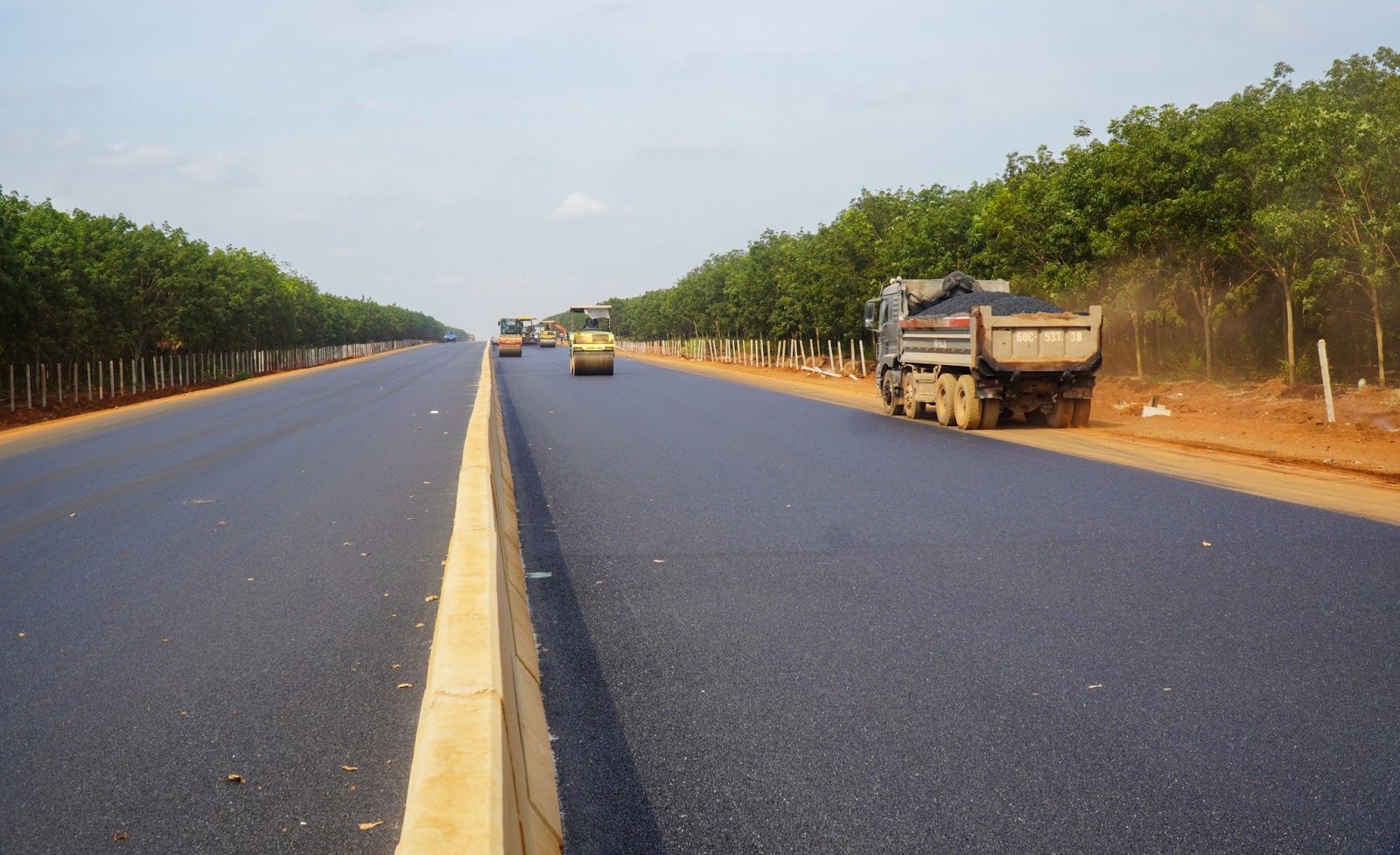 Toàn cảnh cao tốc dài 99 km giúp đi từ TP.HCM đến Phan Thiết trong 2 giờ - Ảnh 4.