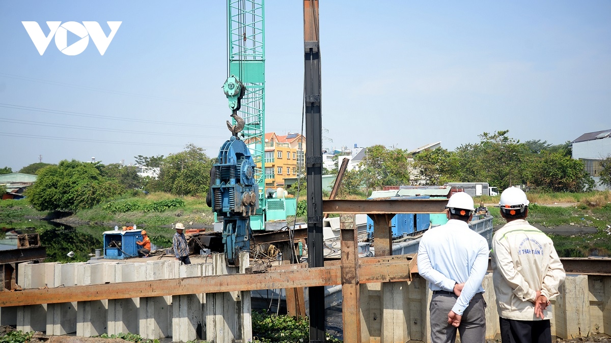 Bí thư Thành ủy TP.HCM sẽ trực tiếp giám sát giải ngân đầu tư cbà - Ảnh 2.