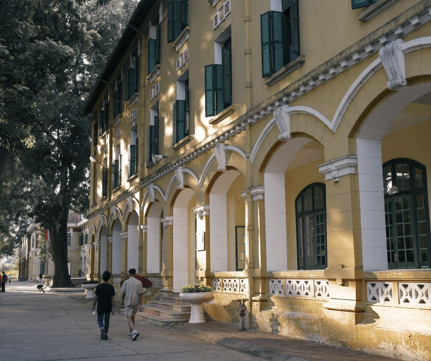 Những ngôi trường có cảnh quan đẹp nhất Hà Nội: Góc nào cũng có thể &quot;check-in&quot;, có nơi sở hữu cả &quot;mùa thu&quot; cho riêng mình! - Ảnh 3.