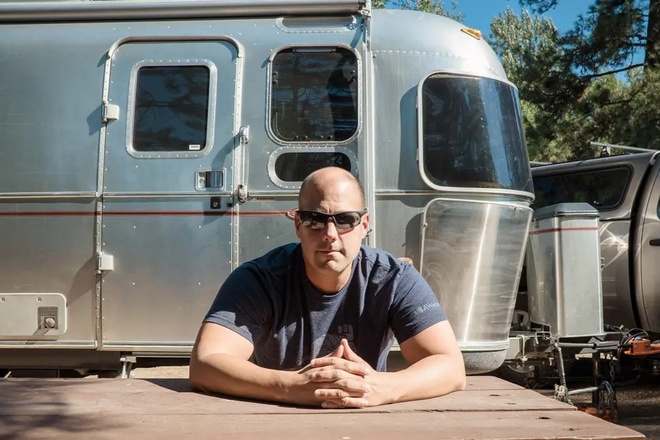 Về hưu sớm với khoản tiết kiệm 1 triệu đô la, người đàn ông tiết lộ việc phá vỡ 6 ‘quy tắc xã hội’ này đã giúp anh đạt được điều đó: ‘Tôi không sinh ra đã giàu có’ - Ảnh 2.