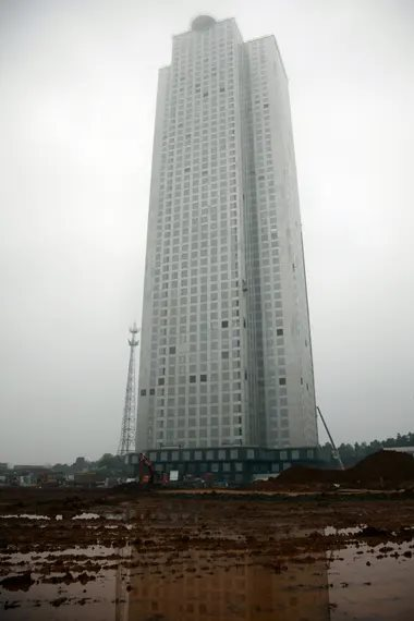 ‘Lắp ráp’ thành công toà chọc trời 57 tầng trong 19 ngày, các ‘pháp sư Trung Hoa’ tham vọng xây tháp cao nhất thế giới chỉ trong 90 ngày - Ảnh 1.