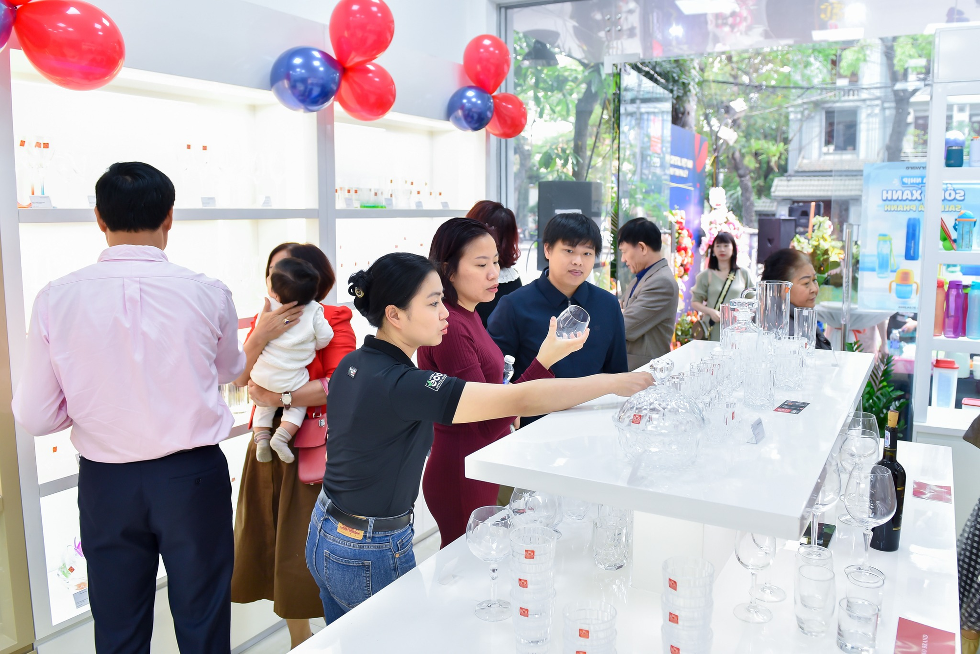 RCR Crystal chính thức khai trương Showroom tại Thanh Hóa - Ảnh 4.