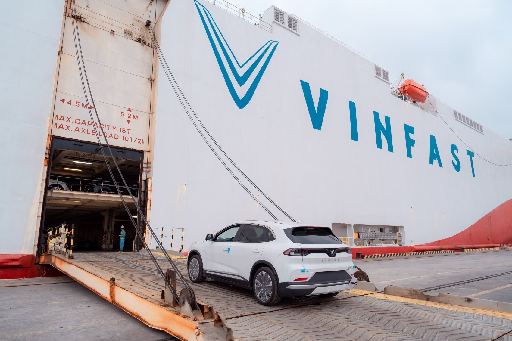 Chuyến tàu thứ 2 chở 1.879 xe điện VinFast VF8 đã rời cảng: Tháng 5 đến tay khách Mỹ, tháng 6 về Canada - Ảnh 5.