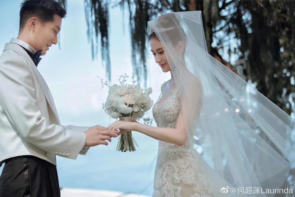 Đám cưới Đậu Kiêu và ái nữ trùm sòng bạc Macau: Cô dâu xinh như công chúa, khoảnh khắc 'khóa môi' chú rể 'gây bão' MXH - Ảnh 4.