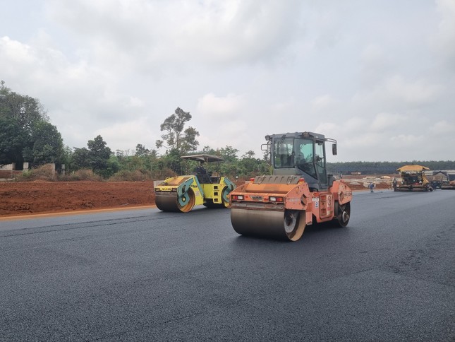 Cao tốc Phan Thiết - Dầu Giây trước ngày về đích - Ảnh 3.