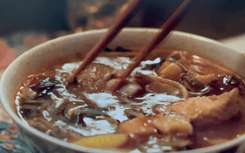 Món canh quen thuộc trên bàn ăn Việt không chỉ lọt Top món canh ngon nhất thế giới mà còn xuất hiện trong phim Hollywood - Ảnh 4.
