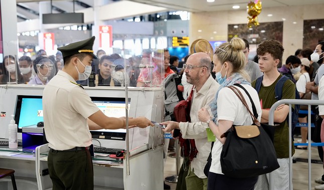 Nghỉ lễ 30/4-1/5: Dự báo khách qua sân bay Nội Bài tăng hơn 20% so với năm trước - Ảnh 1.