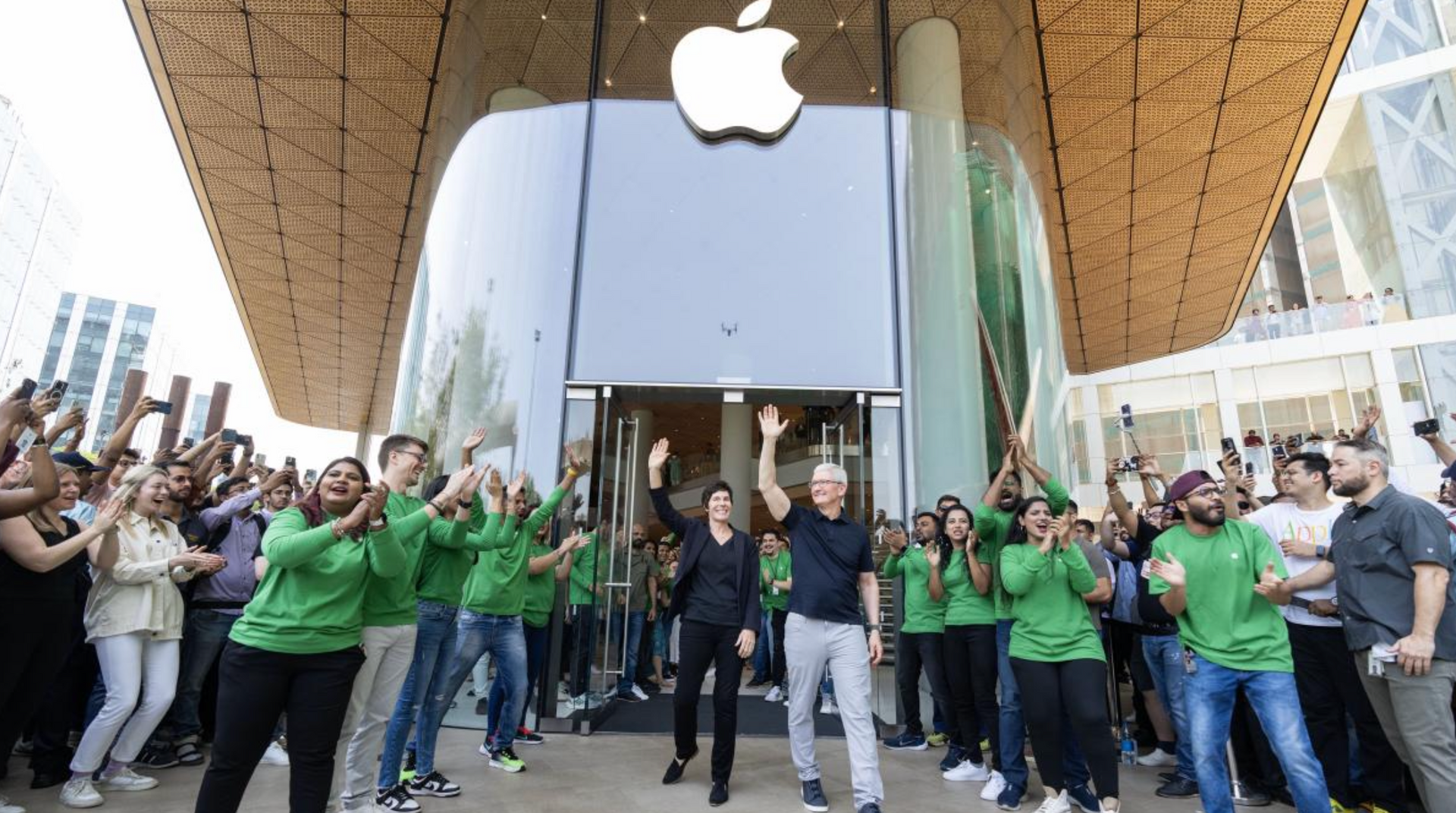 Theo dõi sát sao chuyến thăm Ấn Độ của Tim Cook, cư dân mạng Trung Quốc lo sợ Apple mang toàn bộ chuỗi cung ứng ra khỏi đại lục - Ảnh 1.