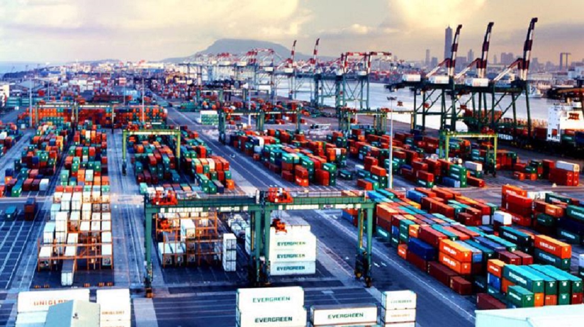 Bất chấp suy giảm xuất nhập khẩu, xuất siêu vẫn đạt hơn 4 tỷ USD - Ảnh 1.