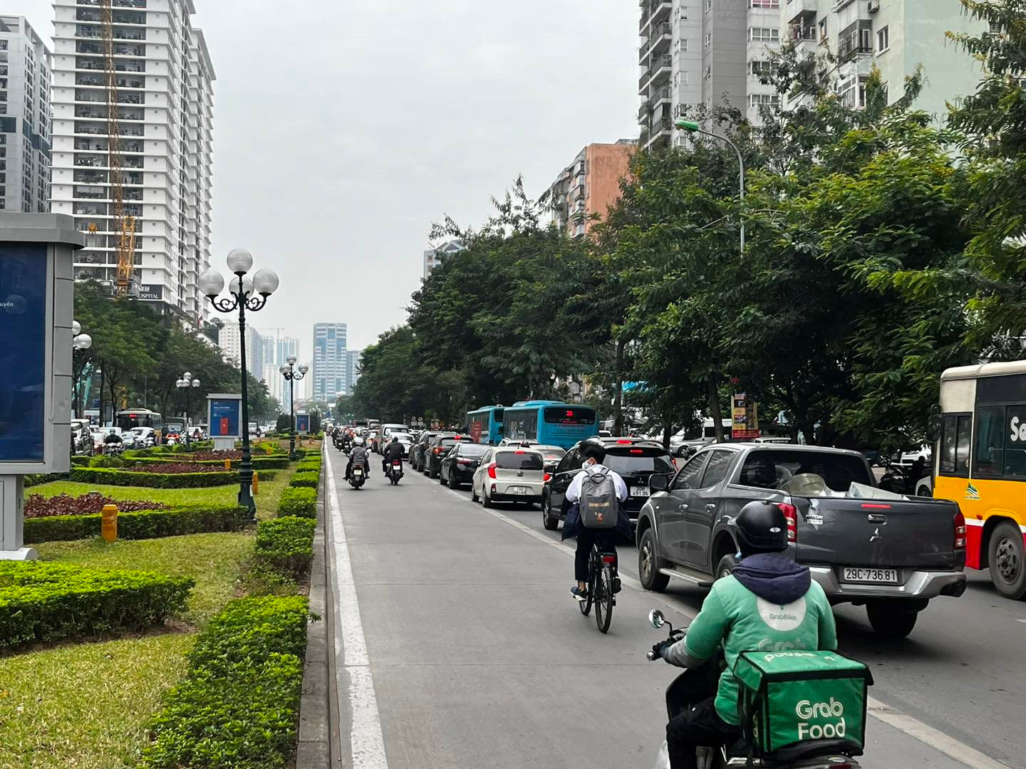Cứ 8 người ở Hà Nội lại có 1 người sở hữu xe ô tô - Ảnh 3.