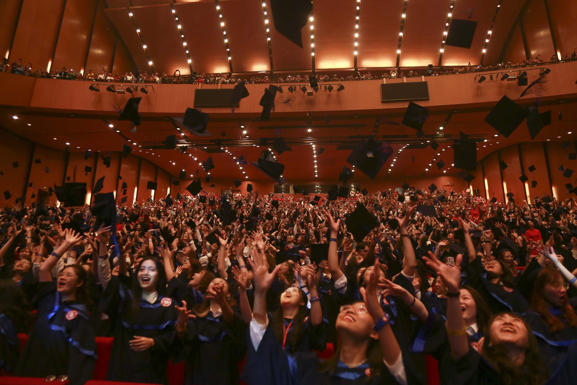 Toàn cảnh lễ trao bằng tốt nghiệp tại ngôi trường được mệnh danh &quot;Harvard của Việt Nam&quot; - Ảnh 17.