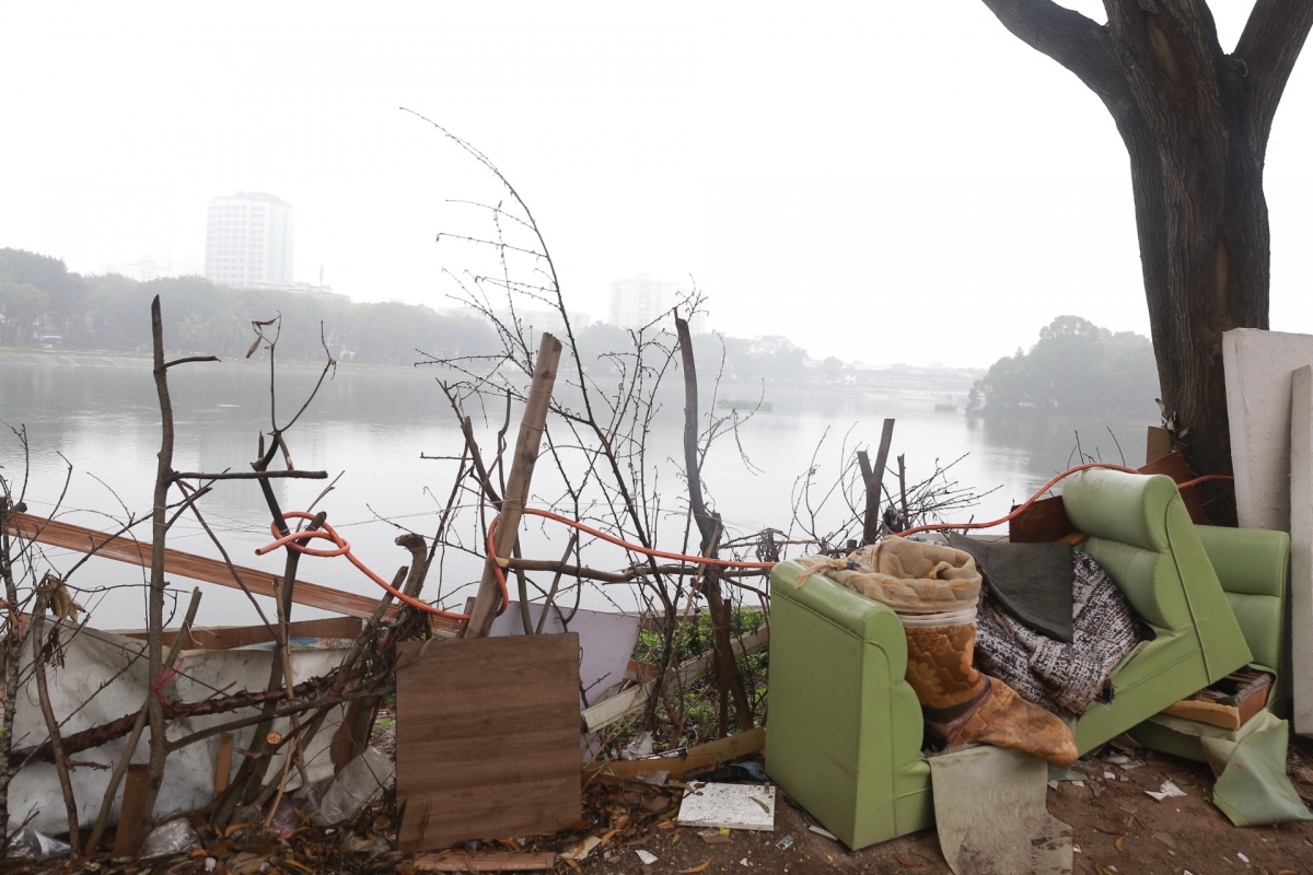 Rác thải vứt la liệt, bốc mùi hôi thối gần khu đông dân cư ở Hoàng Liệt - Ảnh 12.