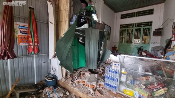 Hiện trường vụ xe khách lao vào nhà dân ở Gia Lai khiến 7 người thương vong - Ảnh 6.