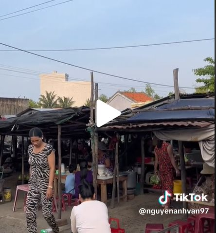 Thực hư khu chợ rẻ nhất Việt Nam gây sốt trên TikTok: Cầm 34.000 đồng “ăn sập” chợ, toàn đặc sản địa phương nhưng chỉ 3.000 – 5.000 đồng/suất? - Ảnh 2.