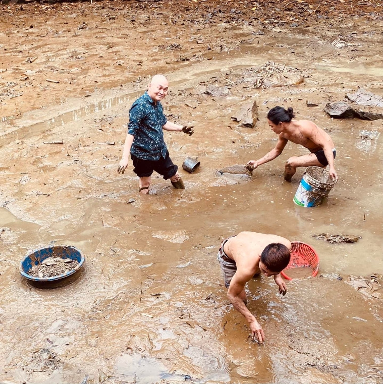 “Vua hài đất Bắc” ở tuổi ngoài 60: Sống giản dị trong biệt thự vài chục tỷ đồng, nhiều năm tận hưởng 1 thú vui đặc biệt - Ảnh 8.