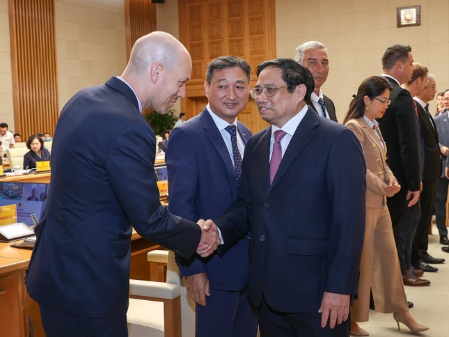 Ngày mai Thủ tướng gặp doanh nghiệp nước ngoài, thiết lập gần 150 điểm cầu - Ảnh 1.