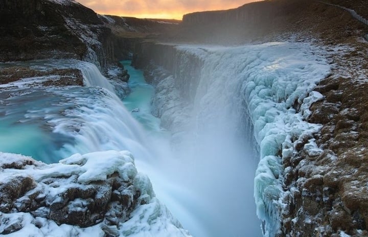 Choáng ngợp những thác nước đẹp ngoạn mục ở xứ băng đảo - Ảnh 2.