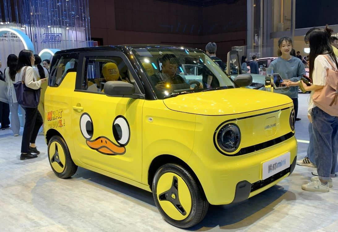 Geely tung phiên bản &quot;vịt vàng&quot; cho xe điện Panda Mini EV, giá không tới 200 triệu đồng, cạnh tranh trực tiếp với Wuling Hongguang Mini sắp bán tại Việt Nam - Ảnh 2.