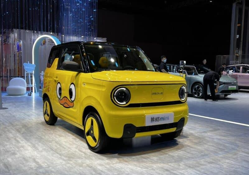 Geely tung phiên bản &quot;vịt vàng&quot; cho xe điện Panda Mini EV, giá không tới 200 triệu đồng, cạnh tranh trực tiếp với Wuling Hongguang Mini sắp bán tại Việt Nam - Ảnh 1.