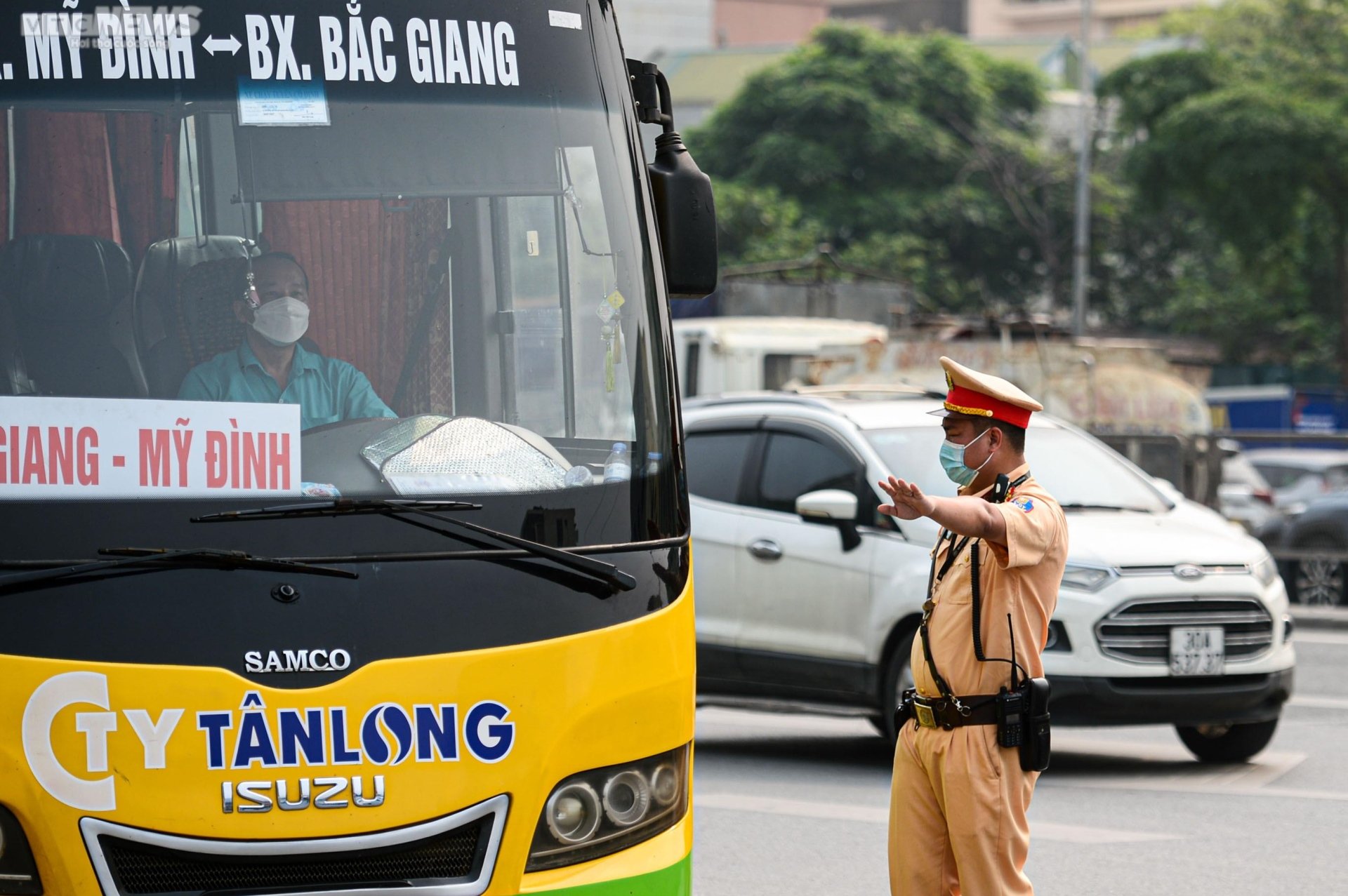 CSGT Hà Nội dẹp nạn 'bến cóc' test ma tuý, nồng độ cồn - Ảnh 12.