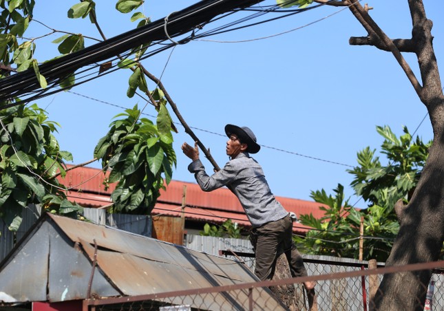 Quay quắt mưu sinh dưới trời nắng nóng như đổ lửa ở TPHCM - Ảnh 7.